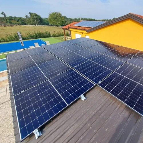 Montaža solarnih panela na krov kuće